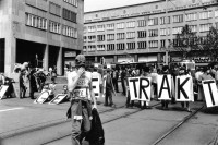 Image of sheet 19870170 photo 24: Während einer Demonstration an der Walchestrasse Protest gegen Isolationshaft und Trackte für Walter Stürm. Zürich, 1987 √ Schweiz 

Walter Stürm (* 4. August 1942 in Goldach, Kanton St. Gallen; † 13. September 1999 in Frauenfeld, Kanton Thurgau) war in den 1970er- bis 1990er-Jahren als Ausbrecherkönig einer der bekanntesten Schweizer.