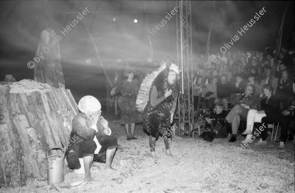 Image of sheet 19870180 photo 8: Federlos Zirkus Theater mit Anna Barbara, Silvano Speranza, Marcel Joller, Ueli Bichsel, Mathis Pilloud, Rote Fabrik, Zürich 1987.