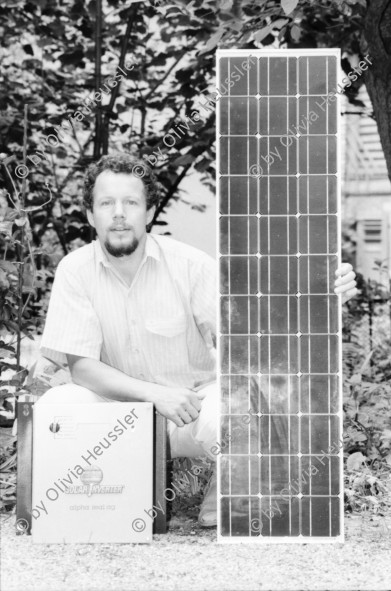 Image of sheet 19870220 photo 10: Portrait Firma für Solarenergie Alpha Real in Zürich für SI. Markus Real. 
Er baute 1979 die erste Photovoltaikanlage in Europa, die Solarstrom ins Netz einspeiste. 1986 wurde Real durch sein in der Schweiz realisiertes Projekt Megawatt in der damals noch kleinen Solargemeinschaft weltbekannt. Damit demonstrierte er erstmals die Machbarkeit der großmassstäblich dezentralen Stromerzeugung.
Beleuchtungsprojekt für Grimsel Tunnel. 1987