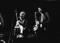 Image of sheet 19870230 photo 13: In der Roten Fabrik mit Clan Miller and the Hot Kotz. Bice Äberli Aeberli, Hansueli Ziegler und Fritze Bisenz Hutzenlaub Zürich Kultur culture music concert band rock 
Sterne foifi Koller Boni Konzert 1987 Center Switzerland Schweiz Zürich