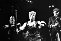 Image of sheet 19870230 photo 36: Während Konzert der Clan Miller and the Hot Kotz in der Roten Fabrik. (li: Fritze Bisenz Hutzenlaub, mi: Bice Aeberli, re: Hansueli Ziegler) Zürich 1987 √
music concert schweiz switzerland swiss group jazz rock
