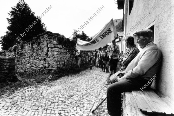 Image of sheet 19870251 photo 34: Transparent 'Wir Frauen haben genug Energie' 
Schweiz Strommarkt Strom Energie power energy protest electricity Switzerland swiss women Europe