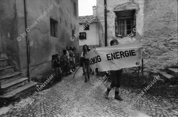 Image of sheet 19870251 photo 36: Transparent «Wir Frauen haben genug Energie»
Bergell Soglio Graubünden Schweiz 1987