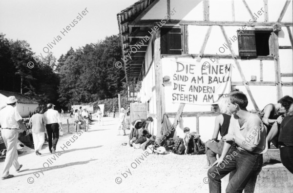 Image of sheet 19870270 photo 20: Besetzung des Freilicht Museums Ballenberg. am Eidg. Bettag. durch Protest Demonstration gegen die Wohnungsnot in Zürich. BesucherInnen in Trachten bestaunen die Transparente. «Die Häuser den Menschen die darin wohnen» Oder:«Die einen sind am Ballen die anderen stehen am Berg» Am Riegelhaus. Olivia nach Weisheits Zahn entfernung. Selbstportrait. 1987 Zürich Bern

Ballenberg is an open air museum in Switzerland that displays traditional buildings and architecture from all over the country. Located near Brienz in the municipality of Hofstetten bei Brienz, Canton of Berne, Ballenberg has over 100 original buildings that have been transported from their original sites