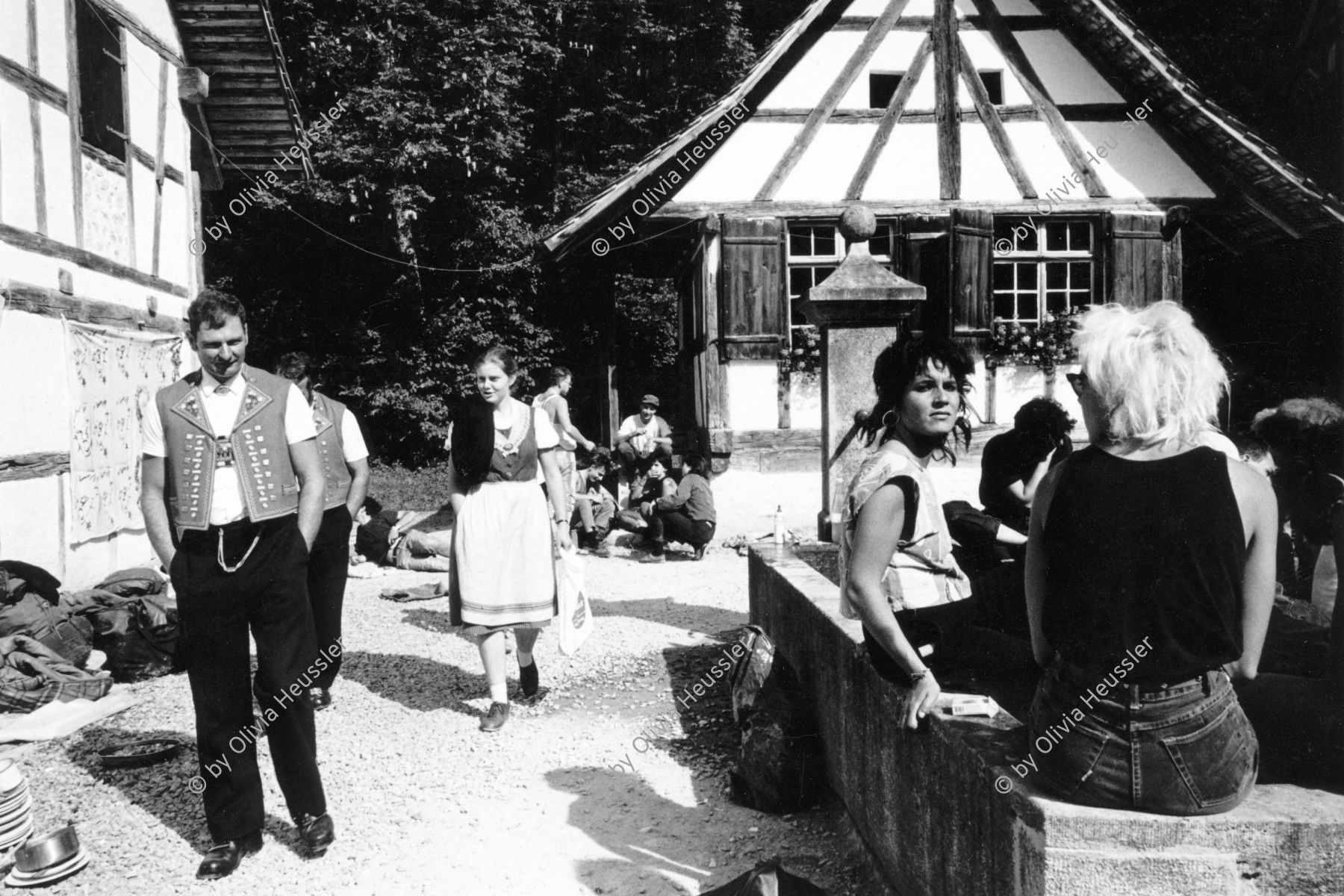 Image of sheet 19870270 photo 25: Während einer Besetzung gegen Wohnungsnot im Freilichtmuseum Ballenberg. Bern 09.87 1987 √

Besetzung des Freiluft Museums Ballenberg am Eidg. Bettag. durch Protest Demonstrant Innen gegen die Wohnungsnot in Zürich.

Bern Europe housing switzerland swiss museum protest occupied occupation problem open air banner

Ballenberg is an open air museum in Switzerland that displays traditional buildings and architecture from all over the country. Located near Brienz in the municipality of Hofstetten bei Brienz, Canton of Berne, Ballenberg has over 100 original buildings that have been transported from their original sites