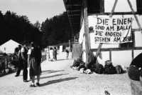 Image of sheet 19870270 photo 26: Besetzung des Freilicht Museums Ballenberg. am Eidg. Bettag. durch Protest Demonstration gegen die Wohnungsnot in Zürich. BesucherInnen in Trachten bestaunen die Transparente. «Die Häuser den Menschen die darin wohnen» Oder:«Die einen sind am Ballen die anderen stehen am Berg» Am Riegelhaus. Olivia nach Weisheits Zahn entfernung. Selbstportrait. 1987 Zürich Bern

Ballenberg is an open air museum in Switzerland that displays traditional buildings and architecture from all over the country. Located near Brienz in the municipality of Hofstetten bei Brienz, Canton of Berne, Ballenberg has over 100 original buildings that have been transported from their original sites