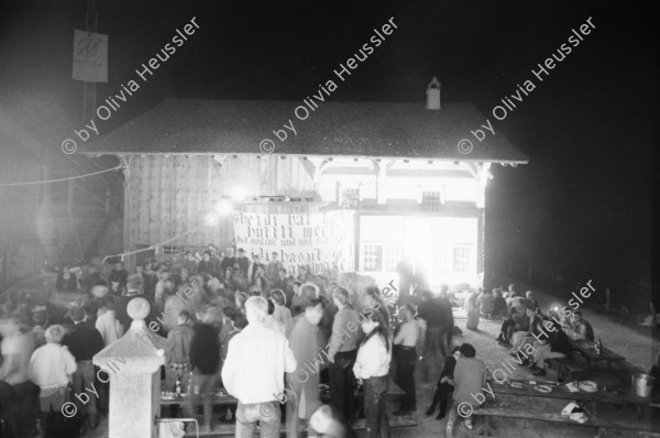 Image of sheet 19870270 photo 5: Besetzung des Freilicht Museums Ballenberg. am Eidg. Bettag. durch Protest Demonstration gegen die Wohnungsnot in Zürich. BesucherInnen in Trachten bestaunen die Transparente. «Die Häuser den Menschen die darin wohnen» Oder:«Die einen sind am Ballen die anderen stehen am Berg» Am Riegelhaus. Olivia nach Weisheits Zahn entfernung. Selbstportrait. 1987 Zürich Bern

Ballenberg is an open air museum in Switzerland that displays traditional buildings and architecture from all over the country. Located near Brienz in the municipality of Hofstetten bei Brienz, Canton of Berne, Ballenberg has over 100 original buildings that have been transported from their original sites