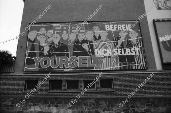 Image of sheet 19870280 photo 24: Plakate an Hausmauern. Schweiz Deutschland Germany 1987