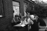 Image of sheet 19870280 photo 29: Besuch mit Grafikklasse ZHDK an der Documenta in Kassel 1987.

 mit Ilia Vasella,  Gabi, Iren Vögeli, Laurent Goei, Tobias Eugster, Daniela Venegoni. Thomas. Lehrer Ossi