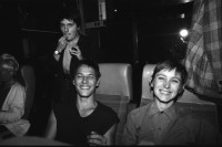 Image of sheet 19870280 photo 36: Besuch mit Grafikklasse ZHDK an der Documenta in Kassel. mit Ilia Vasella,  Gabi, Iren Vögeli, Laurent Goei, Tobias Eugster, Daniela Venegoni. Thomas. Lehrer Ossi ( Video Skulptur von Fabrizio Plossis Materia Prima. in Farbe.) Motorräder verschwinden in Erde. Gemalte Pissoir in Unterführung. Plakate an Hausmauern. Schweiz Deutschland Germany 1987