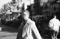 Image of sheet 19870290 photo 13: Frauenportrait für Margrit Bührers Film 'Noch führen die Wege an der Angst vorbei'. Beim Lochergut. Musliminnen Muslim Moslem Turkey  Türkinnen, Aeltere mit Kind. Kreis vier 4 Aussersihl Zürich Schweiz Portrait women woman child kids mother 1987