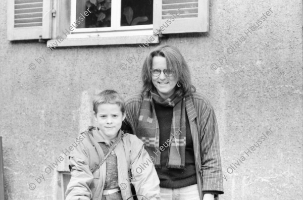 Image of sheet 19870291 photo 25: Christine Wullschleger mit Sohn, Zürich 1987.