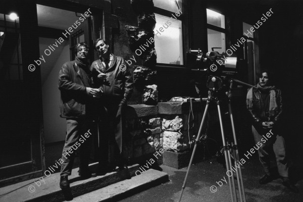 Image of sheet 19870300 photo 23: Standfotos für Filmset: Film Swiss Filou von Samir Aldin an der Neugasse in Zürich Kreis 5. dann im Gaswerk Schlieren. Feuerwehrlokal. Polizeifahrzeug in Flammen. Zürich √ 1987 Switzerland