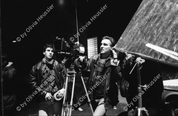 Image of sheet 19870300 photo 27: Standfotos für Filmset: Filou von Samir Aldin an der Neugasse in Z. 5. dann im Gaswerk Schlieren. Feuerwehrlokal. Polizeifahrzeug in Flammen.  Kameramann Lukas Strebel an der Kamera.  TRI-X 400 Zürich 1987