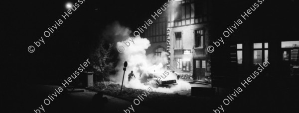 Image of sheet 19870310 photo 4: frtsg. 870300 Dreharbeiten Filou von Samir Aldin Polizei Fahrzeug in Flammen. T-MAX 1600 Zürich Kreis 5 1987 √