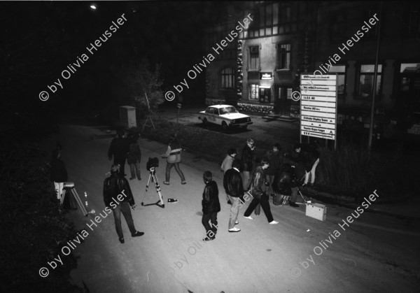 Image of sheet 19870320 photo 17: frtsg. 870310 Dreharbeiten für den Film Filou von Samir Aldin. im Gaswerk Schlieren. Feuerwehr Puppen. Polizei Fahrzeug in Flammen. TRI-X 400 Zürich Kreis 5 fünf Switzerland Schweiz Europe √ cinema production Swiss