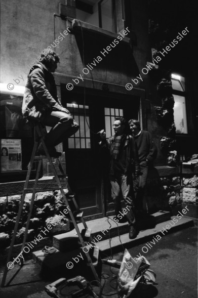 Image of sheet 19870320 photo 4: frtsg. 870310 Dreharbeiten für den Film Filou von Samir Aldin. im Gaswerk Schlieren. Feuerwehr Puppen. Polizei Fahrzeug in Flammen. TRI-X 400 Zürich Kreis 5
fünf Switzerland Schweiz Europe