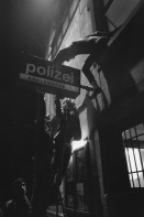 Image of sheet 19870320 photo 5: frtsg. 870310 Während den Dreharbeiten für den Film Filou des Schweizer Filmemachers Samir Aldin. im Gaswerk Schlieren. Feuerwehr Puppen. Polizei Fahrzeug in Flammen.TRI-X 400 Zürich Kreis 5 fünf Switzerland Schweiz Europe  cinema √