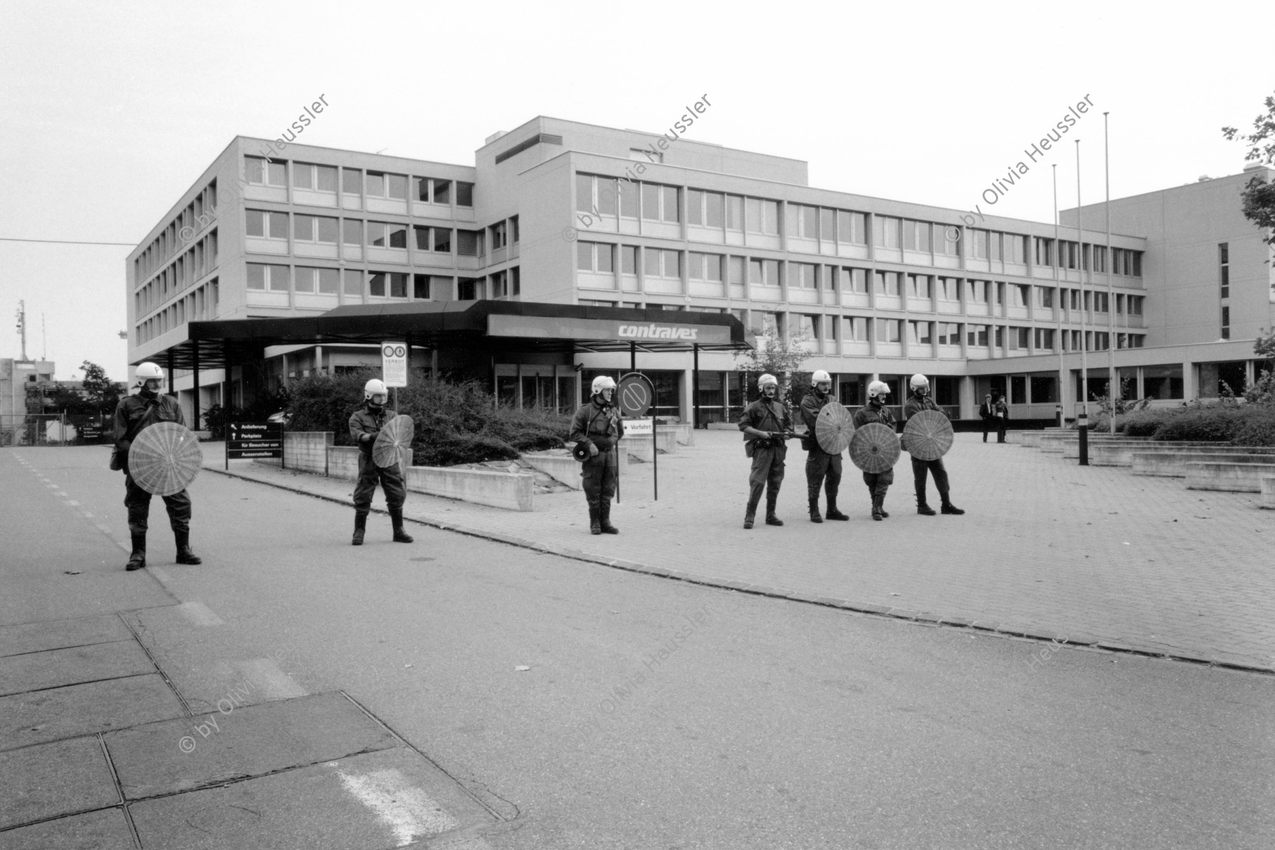 Image of sheet 19870340 photo 12: Die Zürcher Polizeigrenadiere bewachen die Schweizer Waffenfabrik Contraves von vorbeimarschierenden protestierenden Asylant Innen. Kloten Zürich, Schweiz 1987 Police protest weapon Swiss production industry Switzerland Schweiz Europe
√
Rheinmetall Air Defence AG is a division of German armament manufacturer Rheinmetall, created when the company's Oerlikon Contraves unit was renamed on 1 January 2009 and integrated with Rheinmetall's other air-defence products.Oerlikon Contraves was a Swiss anti-aircraft artillery manufacturer famous for its adaptation of the 1916 20 mm Becker as the Oerlikon 20 mm autocannon design, which was used in the Second World Wars and still in use today. Copies and derivatives of these designs were made by German, French, British and Japanese weapon manufacturers. Oerlikon Contraves was purchased by Rheinmetall, a German armament manufacturer, in 1999