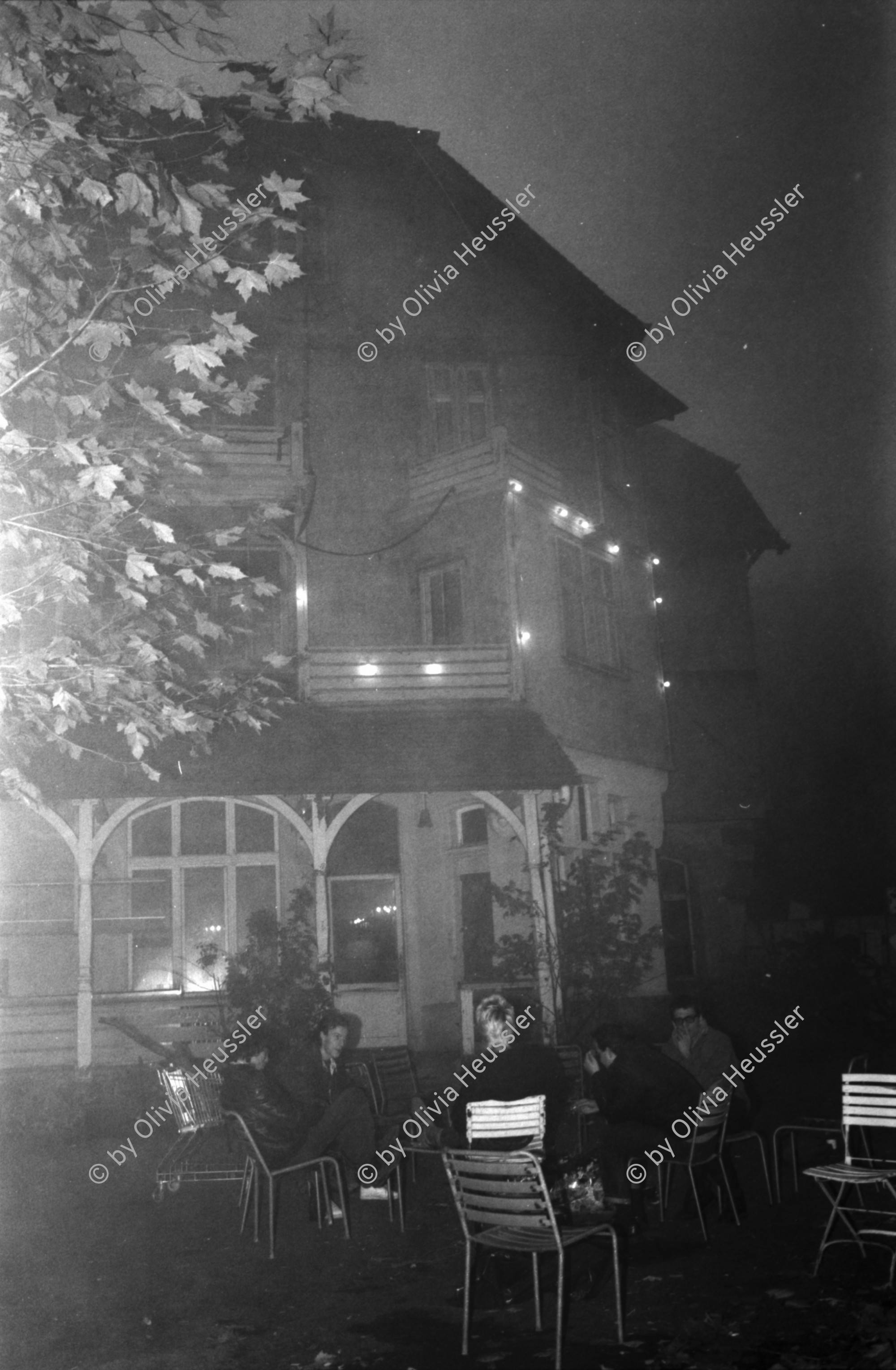 Image of sheet 19870350 photo 10: Besetzung Annaburg Uetliberg, Winter 1987.
housing occupation occupied house home protest swiss switzerland Schweiz Europe