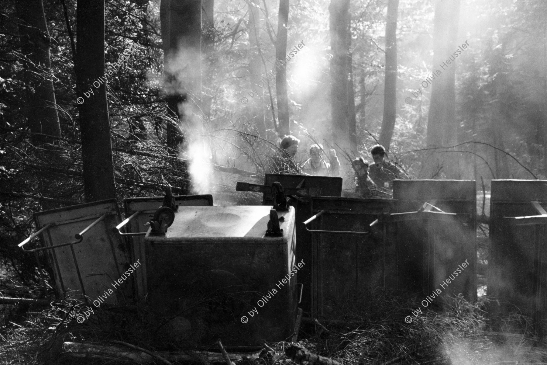 Image of sheet 19870360 photo 18: Barrikade im Wald waehrend Besetzung Annaburg auf dem Uetliberg, Zuerich 1987.