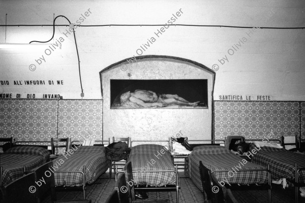 Image of sheet 19870390 photo 29: Im improvisierten Schlafsaal für von der Schweiz abgewiesene Flüchtlinge unter den Geleisen des Mailänder Zentralbahnhofs. Mailand 
In dormitory for rejected refugees asylum seekers from Switzerland under the tracks of the Milan Central Station
Italien 12. 1987 Milano Italy refugees center refugee for from Switzerland rejected refugees under the railway station of Milano. √
Exhibition
Out of: From time to time  / VonZeitzuZeit

Ankauf Kunstsammlung Stadt Zürich 1990