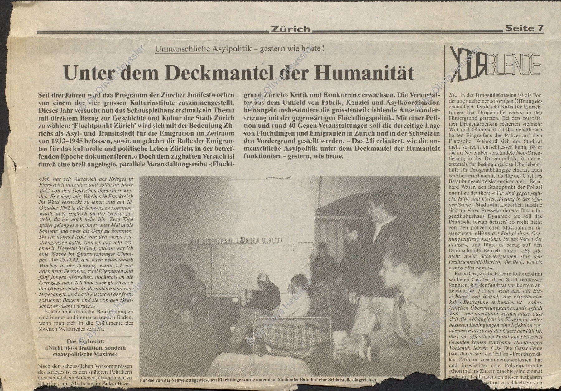 Image of sheet 19870390 photo 5: Im Auffanglager für die von der Schweiz abgewiesenen Flüchtlinge und Obdachlose unter den Geleisen des Zentral Bahnhofs, Mailand 1987. 

Press archive printed media published with the use of a photography by Olivia Heussler

Bei Fratello Ettore der Raum dient auch als Kirche, Schlaf- und Essraum. Bevor die vorwiegend aus Nordafrika kommenden islamischen Männer ihre Suppe kriegen, müssen sie sich die christliche Messe anhören. Viele verdecken ihre Gesichter vor der Camera und mir. Betten stehen da. Mailand Italien Italy Refugees Asyl Asylanten