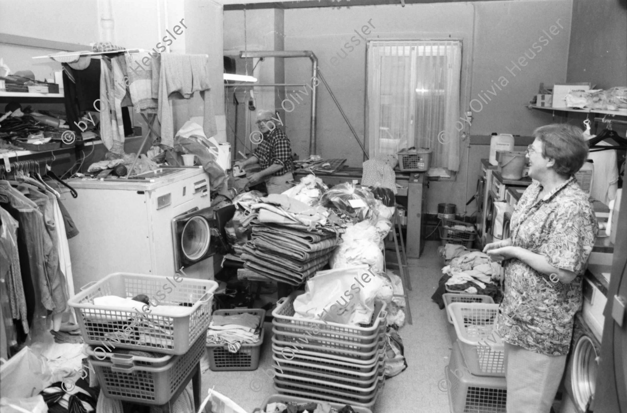Image of sheet 19870400 photo 28: J