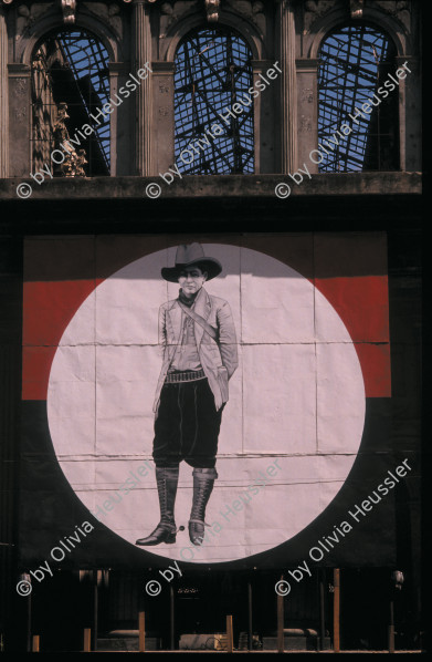 Image of sheet 19873000 photo 9: Ein Plakat Sandinos hängt an der Ruine der Kathedrale,
die 1920 in Belgien entworfen und 1929 in Managua erbaut wurde. 1972 wurde sie zerstört und nie wieder aufgebaut. Revolutionsplatz, Managua, 1987
Aus: «Der Traum von Solentiname» EPF, Zürich 

«El Sueño de Solentiname» IHNCA Managua p.24