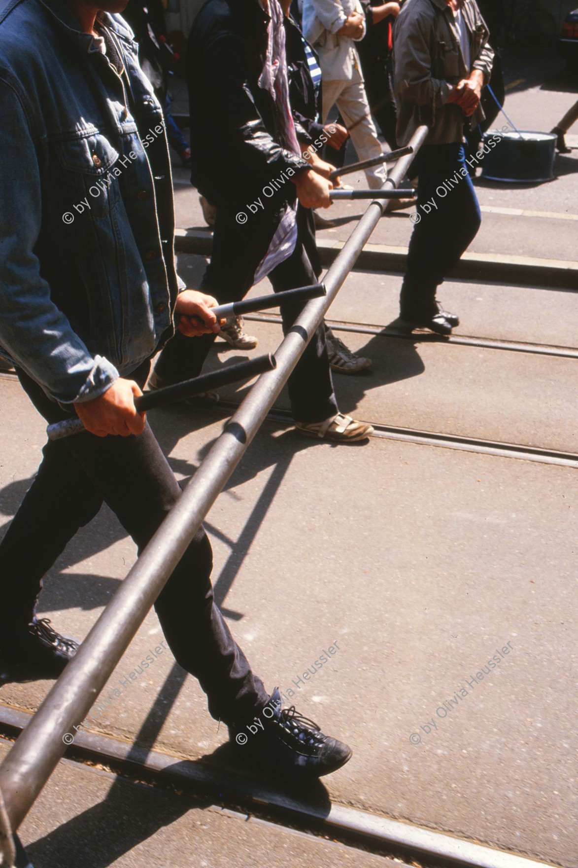 Image of sheet 19873001 photo 48: Demonstration gegen Wohnungsnot, Zuerich 1987.
Démonstration de protestation dans les rues de Zurich.
Exhibition: Contres Pouvoirs, Altkirch 2017