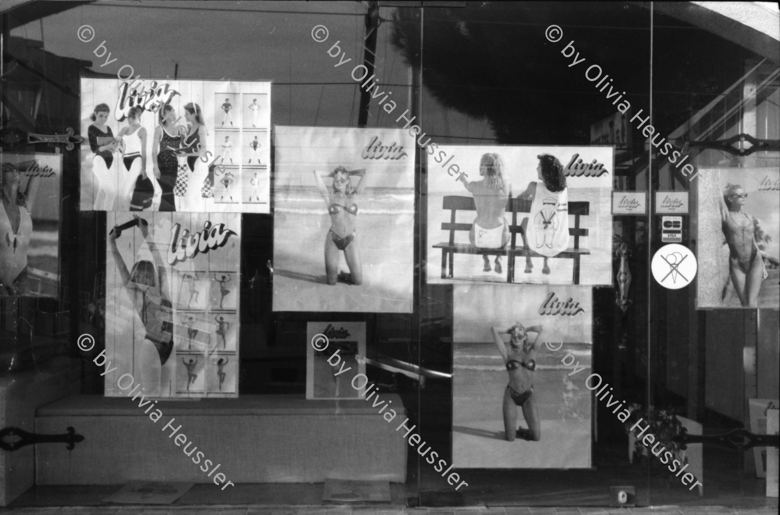 Image of sheet 19880010 photo 28: © 1988, olivia heussler /www.clic.li
Eisblumen am Fenster im Erismannhof. Zürich Kreis 4 vier Aussersihl Schweiz Switzerland swiss Europe 1988 
iceflower
√