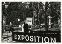 Image of sheet 19880030 photo 2: Mein Plakat im Photoforum hängt und wird betrachtet. Exposition steht am Geländer zur Galerie.   1988  Biel Bienne
Fotoausstellung Ausstellung
Schweiz Suisse