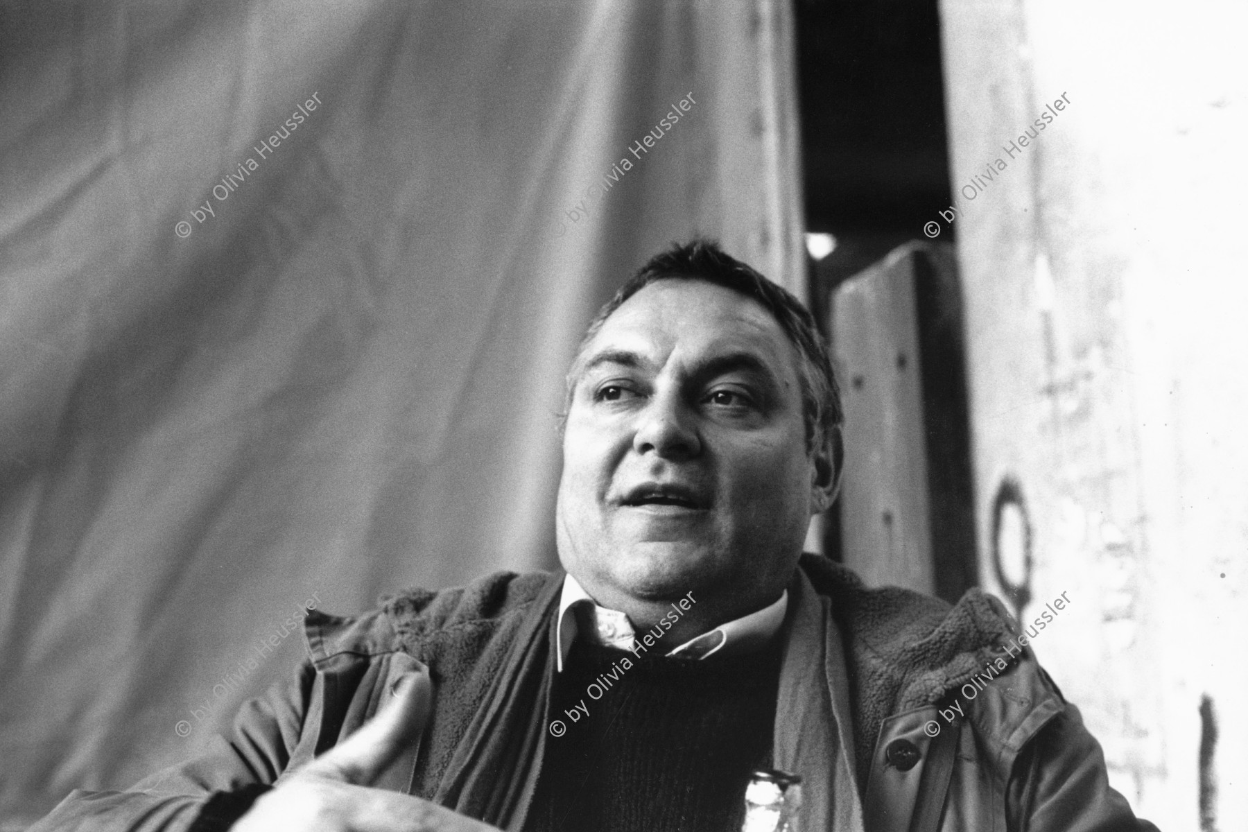 Image of sheet 19880110 photo 15: Mathias Gnädinger spielt in Dostojevskis 'Schuld und Sühne' einer Inszenierung des Berliner Schaubühne ensembles. Zürich Depot Tiefenbrunnen 02. 1988 √ schweiz Switzerland actor theater cinema film swiss