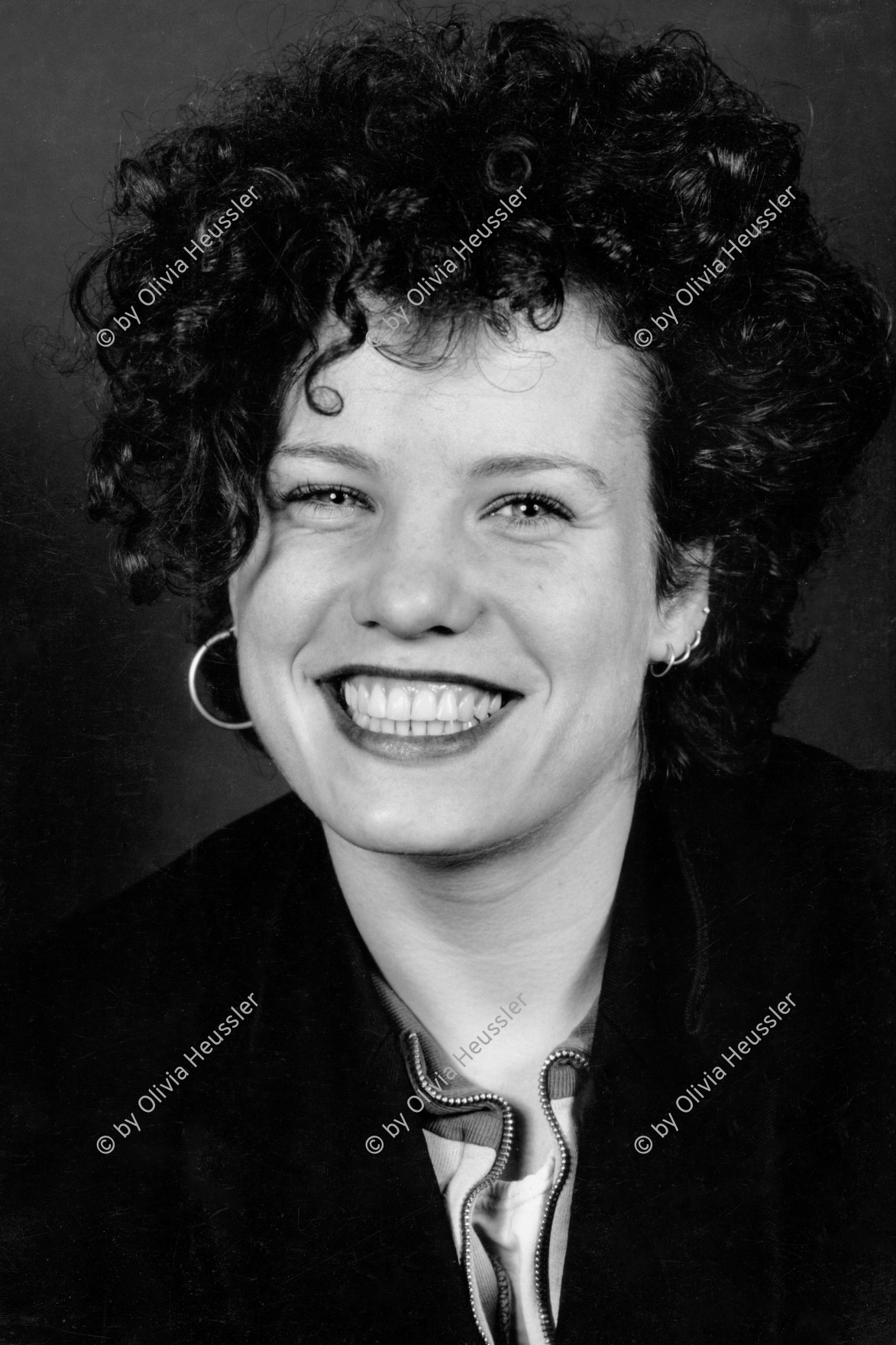 Image of sheet 19880120 photo 5: Sandra Blumati Portrait Selbstportrait Im Atelier von Koni Nordmann und Felix von Muralt an der Haldenstrasse Zürich Wiedikon. √ 
6x6 Hasselblad Switzerland swiss Schweiz