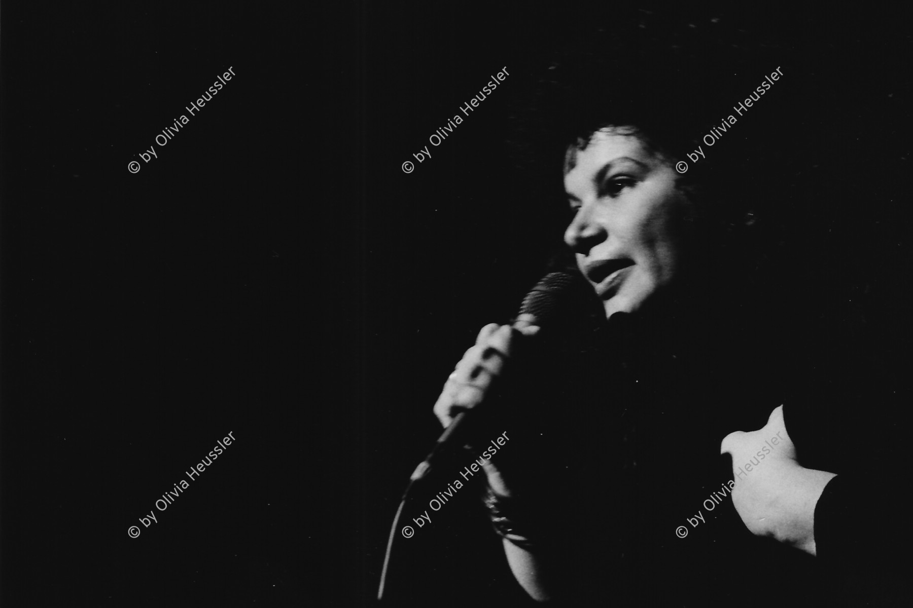 Image of sheet 19880220 photo 31: Die nicaraguanische Sängerin Norma Elena Gadea singt in der Roten Fabrik, Zürich 1988.
Negativ fehlt!