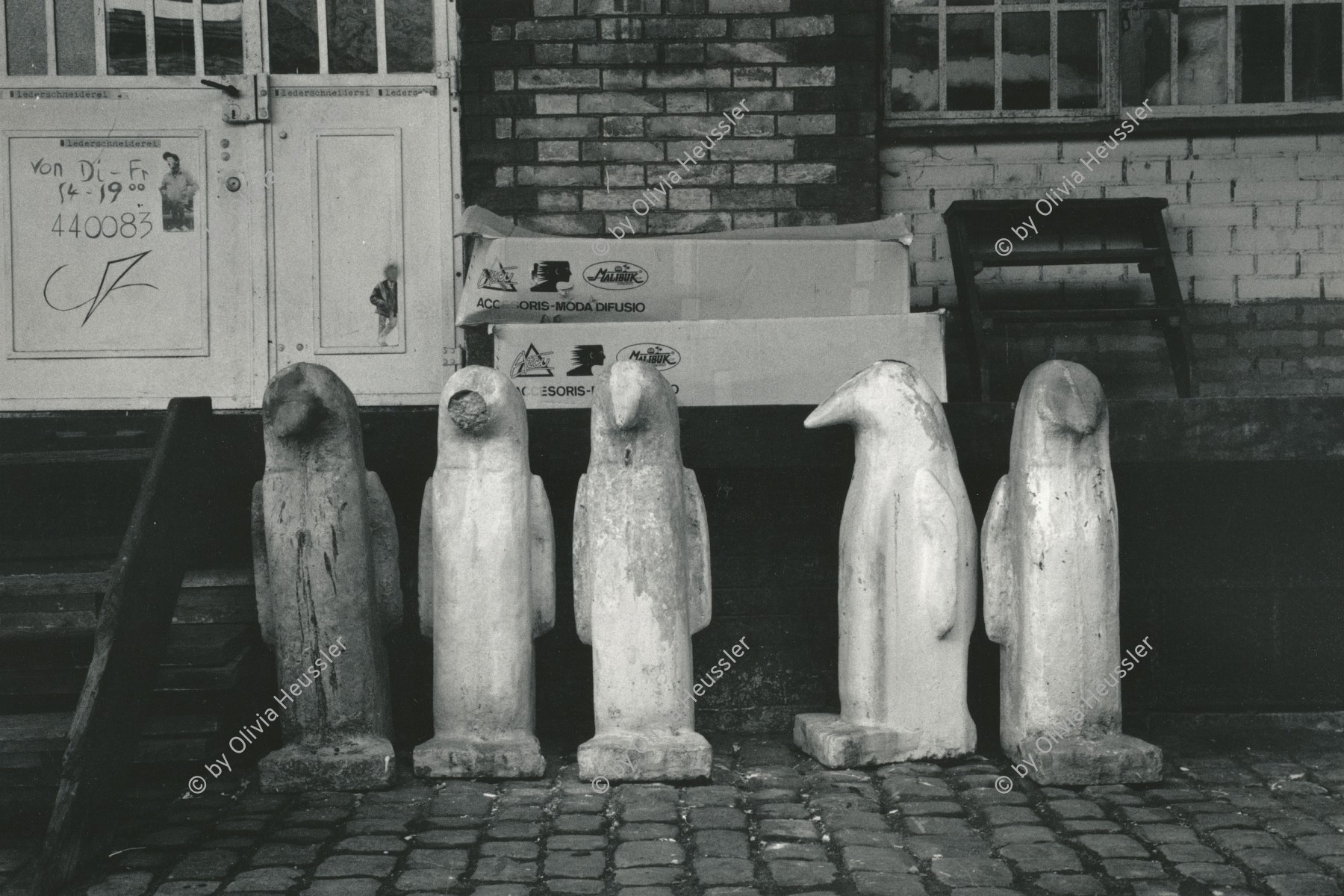 Image of sheet 19880230 photo 11: Pinguine von Fritzli Müller, Erismannhof Seestrasse, Zürich 1988.