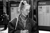 Image of sheet 19880280 photo 34: Am Paradeplatz junge Frau Mädchen. Passanten  an VBZ Haltestelle mit Fahrplan macht ein komisches Gesicht. Frauen. Bahnhofstrasse Zürich Kreis 1 eins Schweiz Swiss shoping city 1988 √ Old town down Switzerland Europe woman girl transport public 
Kreis 1 eins Zürich Schweiz Switzerland Europe
copyright by Olivia Heussler