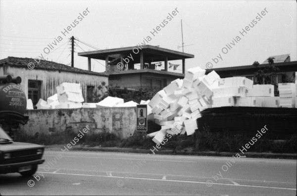 Image of sheet 19880340 photo 14: frtsg. 880330 Osterfeier mit Cathy in Galatas mit Takis mara und Tasso Szene im Dorf. Plakat eines ermordeten jungen Autonomisten. Xania Erinnerungen an den Krieg. Touristenmenu werden vorgestellt. Am Hafen die Wellenbrecher. Grosse aus Beton gegossene Wellenbrecher. Junge verkauft Nüsse. Cathy und Rudi Leeres Haus. Eingang einer Hütte  Hauswand politische Wandmalereien Spray Graffitti mit Anarchisten A Portrait Mara. Kreta Griechenland 1988 crete greece