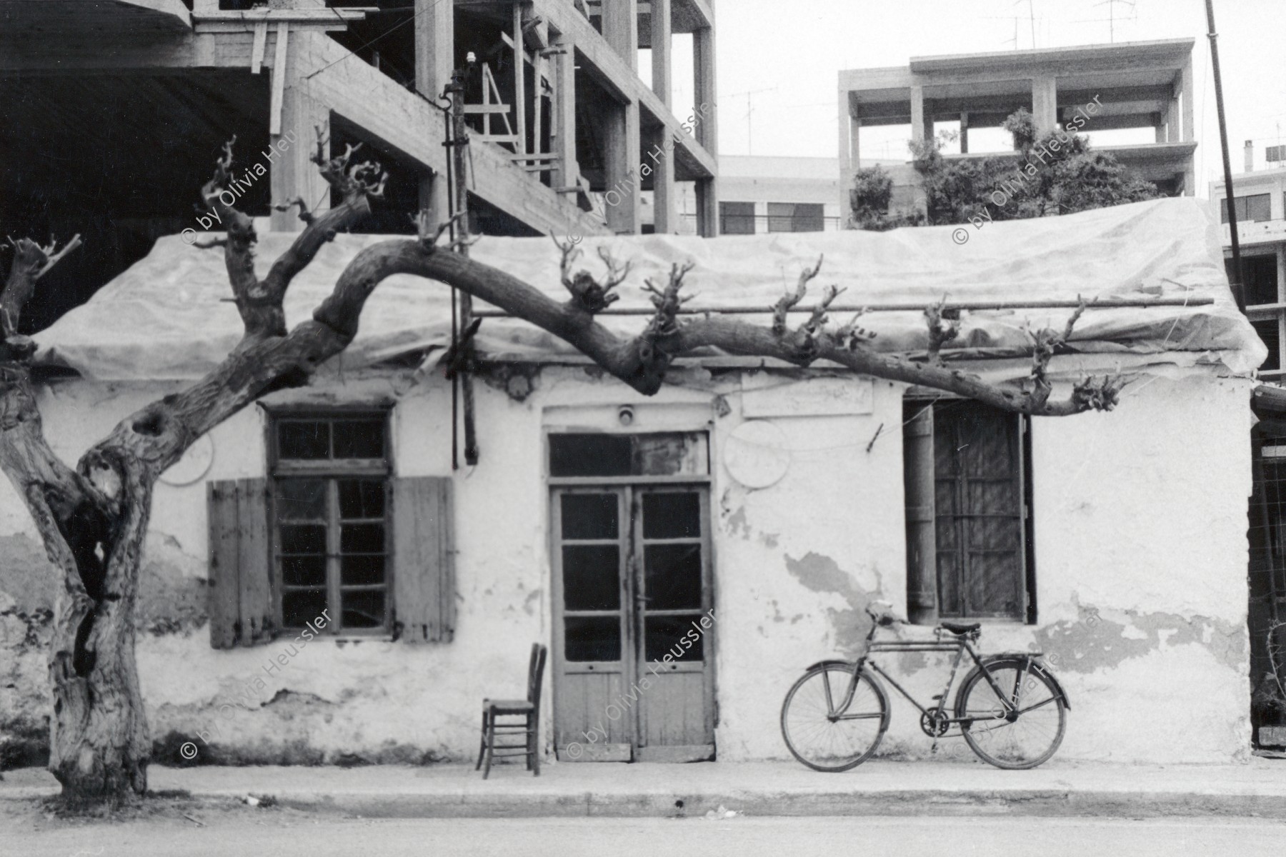 Image of sheet 19880340 photo 17: Housing Wohnen Haus Fahrrad velo 
Kreta Griechenland 1988 Greece  ©1988, OLIVIA HEUSSLER / www.clic.li
√