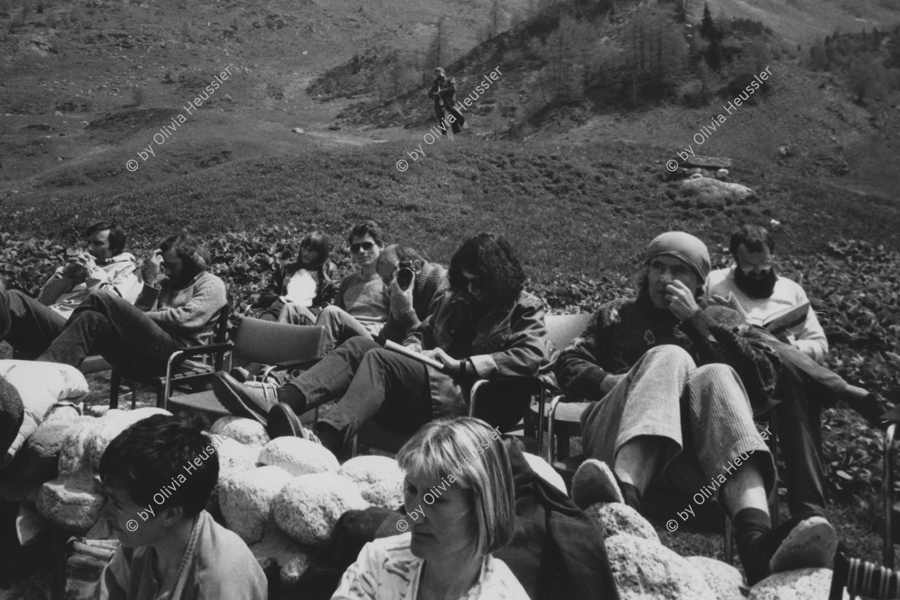 Image of sheet 19880400 photo 37: In der Stiftung Bildung- und Ferienzentrum Salecina bei Maloja Bildarchivseminar 
Theo Pinkus Seminar besucherInnen von oben. Graubünden 1988 √