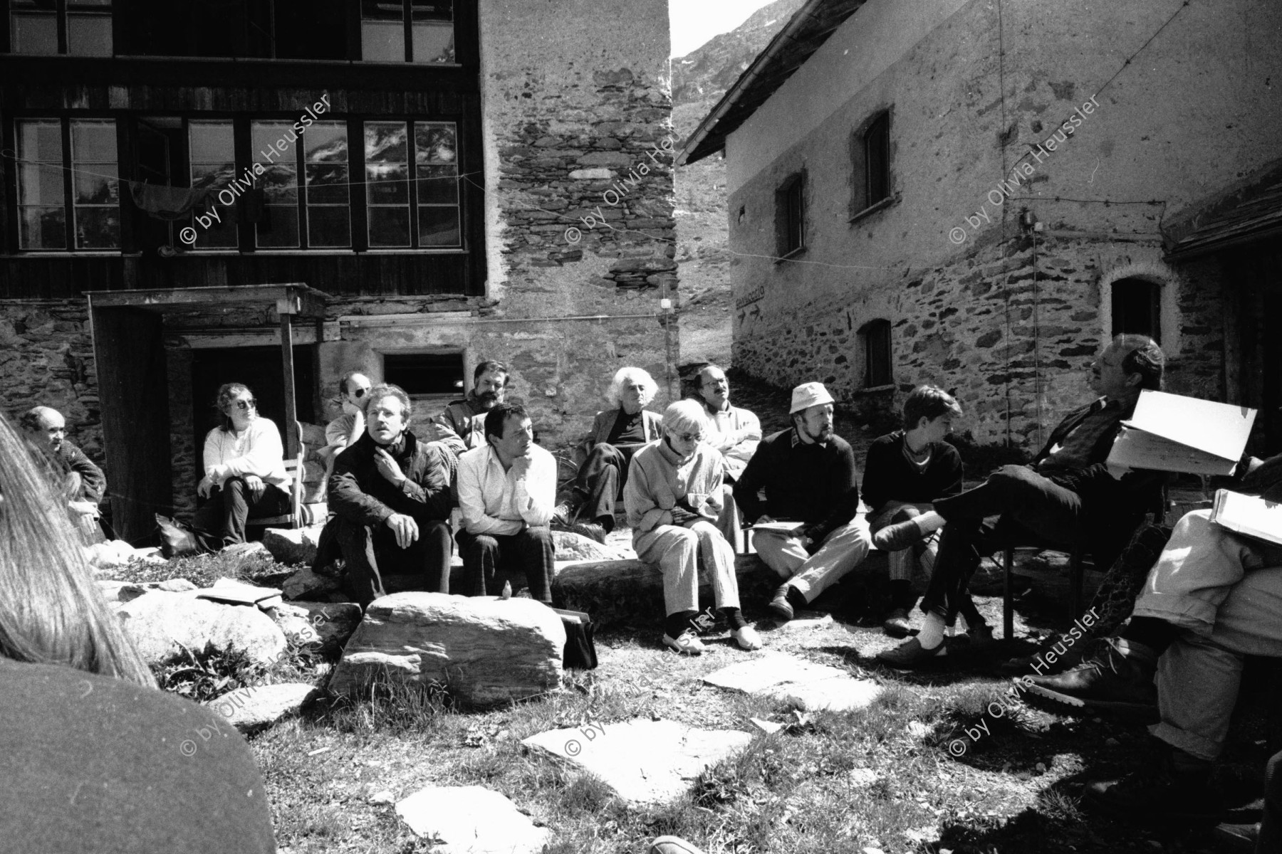 Image of sheet 19880400 photo 5: Während einem Bildarchivseminar im Ferien und Bildungszentrum Salecina. Maloja 05.88 √ mit Theo Pinkus (hinterste Reihe mitte) Schweiz Graubünden Switzerland