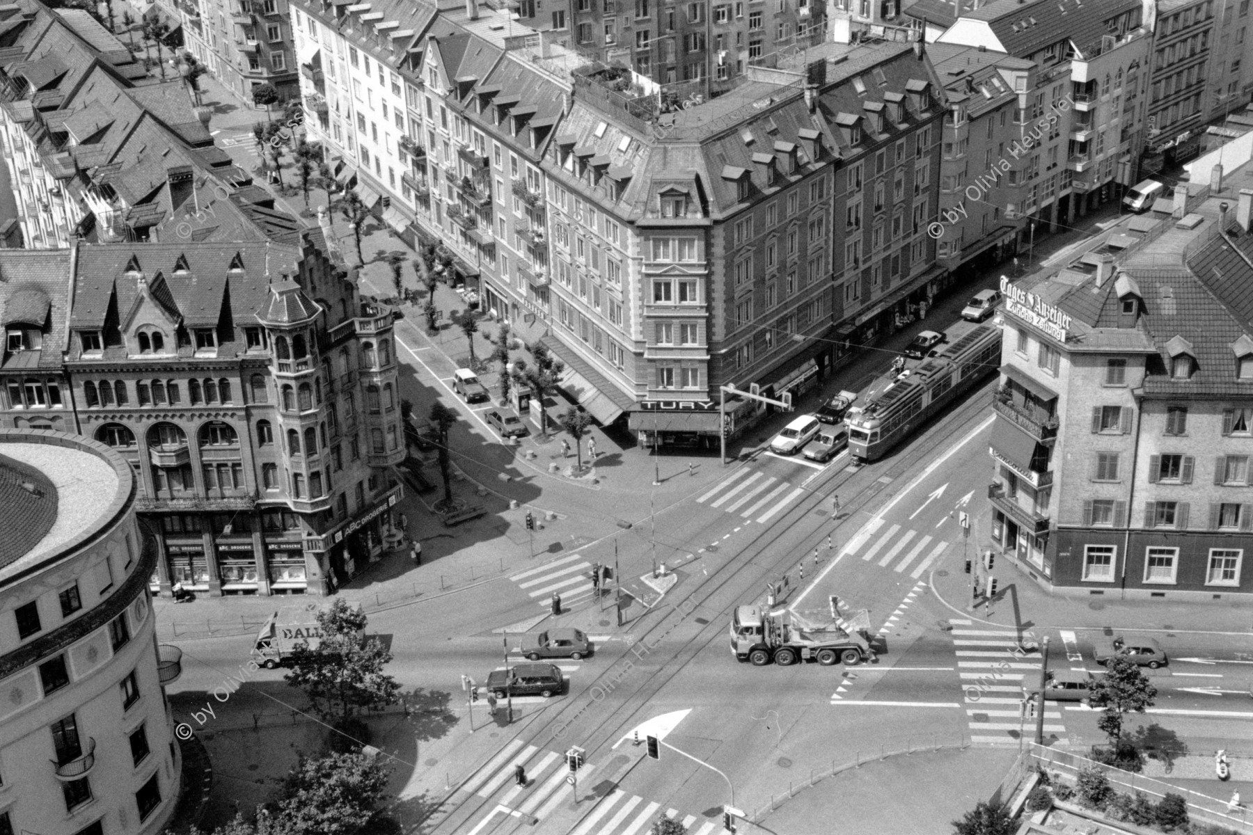 Image of sheet 19880420 photo 22: Uebersicht vom Lochergut auf Badenerstrasse/Sihlfeldstrasse, Zürich 1988. Aussersihl Kreis vier 4