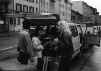 Image of sheet 19880420 photo 32: Olivia Heussler mitte, Brigit Weibel und Dieter Gränicher, Zürich 1988.