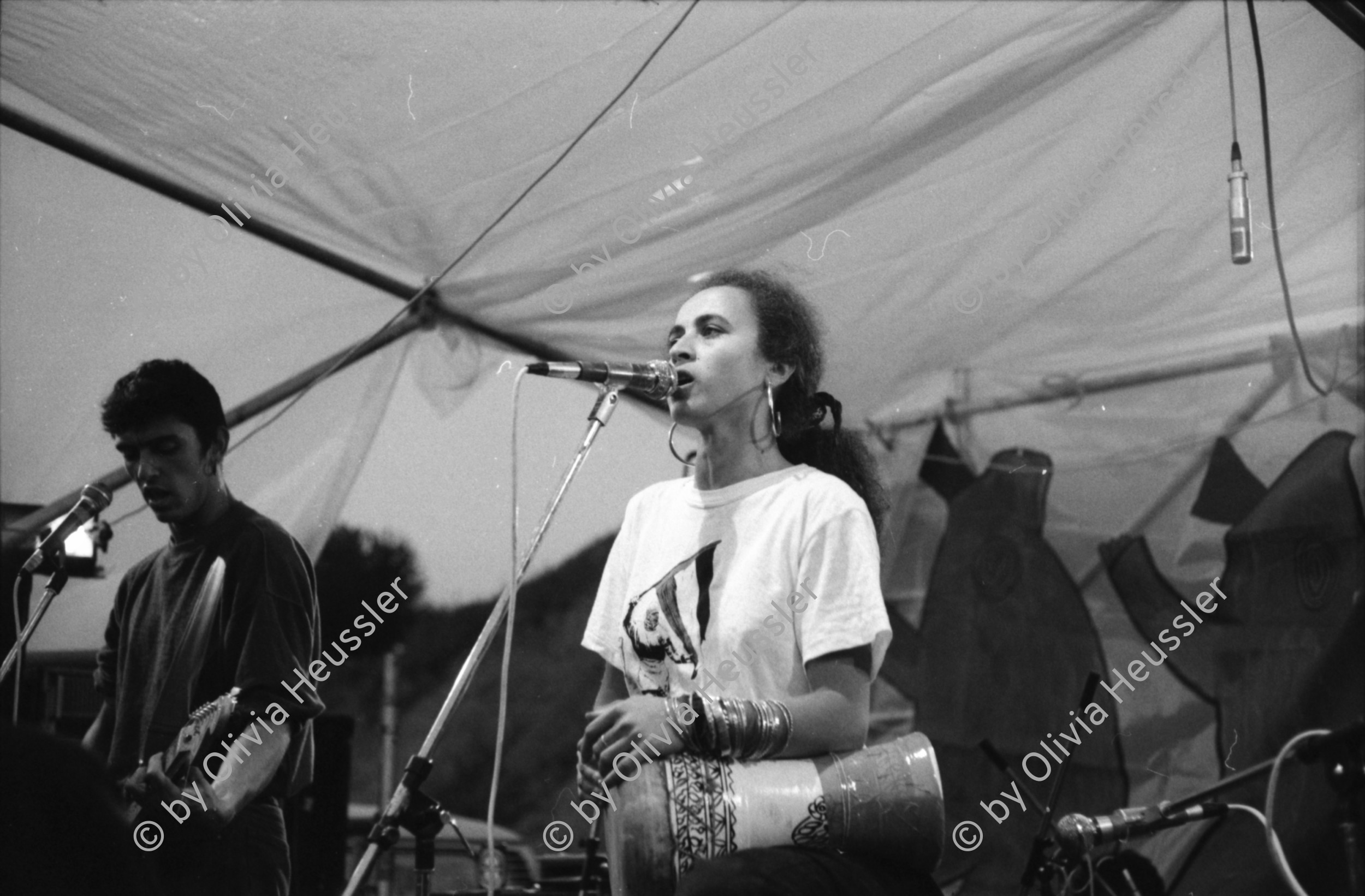 Image of sheet 19880430 photo 8: Conzert Sauvage mit Etat d'Urgences Babouches Folles Naima und Wadimoff Nicolas,  1988. Geneva Suisse Switzerland Schweiz