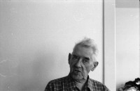Image of sheet 19880440 photo 30: Portrait Kunstmaler Künstler Konkrete Richard Paul Lohse letztes Bild bevor er einen Monat später starb habe ich mit ihm ein Interview gemacht in Zürich an der Gartenstrasse. Sein Begräbnis nr. 19880840 Sept. 1988 
Richard Paul Lohse (September 13, 1902, Zurich - September 16, 1988, Zurich) was a Swiss painter and graphic artist and one of the main representatives of the concrete and constructive art.