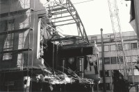 Image of sheet 19880451 photo 7: Das ehemalige Kino Apollo an der Stauffacherstrasse in Zürich wird durch Schweizerische Bankgesellschaft SBG, heute UBS abgerissen  1988 √
Stühle Kinosaal Klappstühle chairs Schweiz Swiss Switzerland cinema abriss demolition Aussersihl Kreis vier 4
