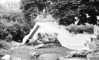 Image of sheet 19880452 photo 2: Obdachlose leben unter Plastikplache wo früher das AJZ stand, Zürich 1988.