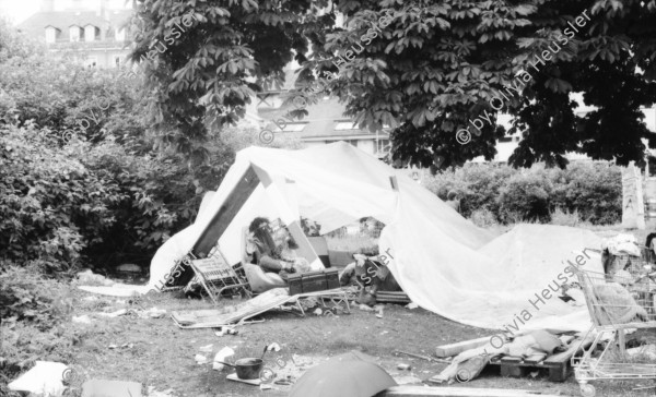 Image of sheet 19880452 photo 2: Obdachlose leben unter Plastikplache wo früher das AJZ stand, Zürich 1988.