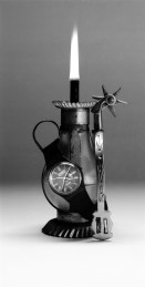 Image of sheet 19880460 photo 1: © 1988, OLIVIA HEUSSLER / www.clic.li

Stillleben Nicaraguanische Öl Lampe Lämpchen brennend mit Swatch Schweizer Armband Uhr und Pferde sporen 4 x 5 inch sw √ ZHDK 1988 Zürich Schweiz Switzerland Swiss watch lamp oil spore