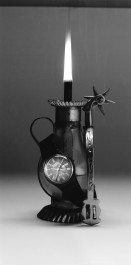 Image of sheet 19880460 photo 3: © 1988, OLIVIA HEUSSLER / www.clic.li

Stillleben Nicaraguanische Öl Lampe Lämpchen brennend mit Swatch Schweizer Armband Uhr und Pferde sporen 4 x 5 inch sw √ ZHDK 1988 Zürich Schweiz Switzerland Swiss watch lamp oil spore